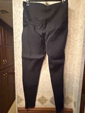 Ruby Ribbon Black Textured Leggings with Red Brand Tag